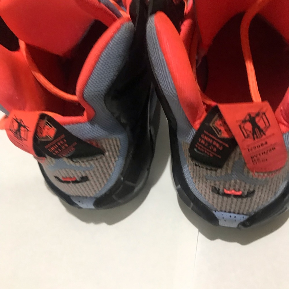 Lebron James - Picture 3 of 4